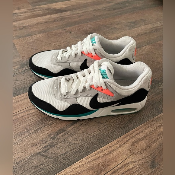 Nike Shoes - Nike Women’s Air Max Correlate